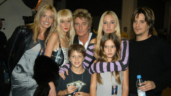 31st Annual American Music Awards - Backstage and Audience Rod Stewart children news