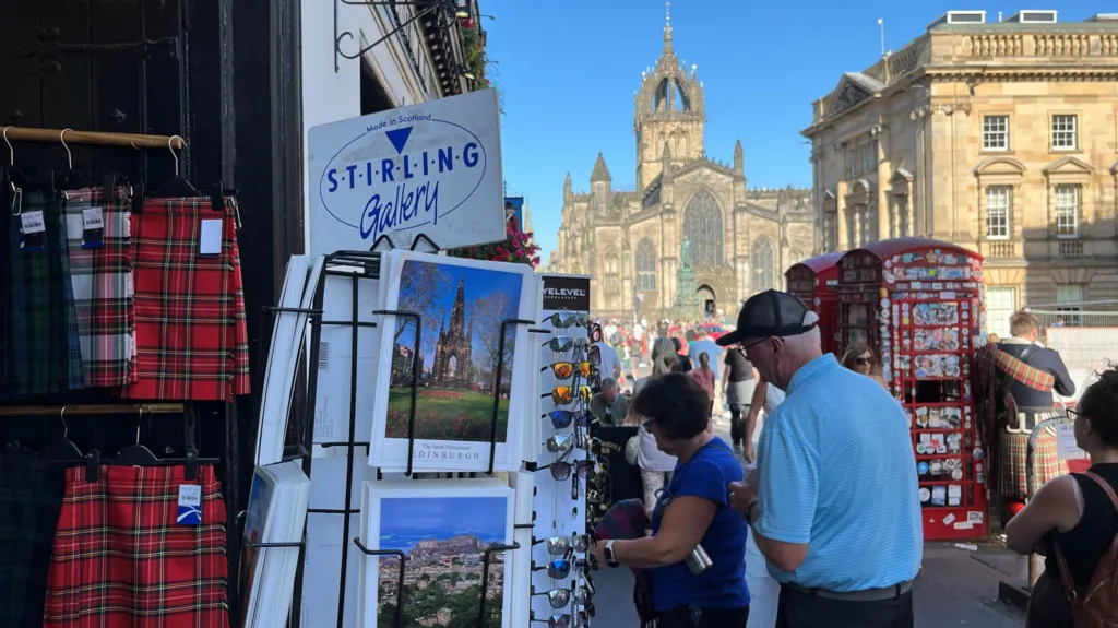 5 Best Souvenir Shops in Edinburgh - Discover keepsakes from your local visit