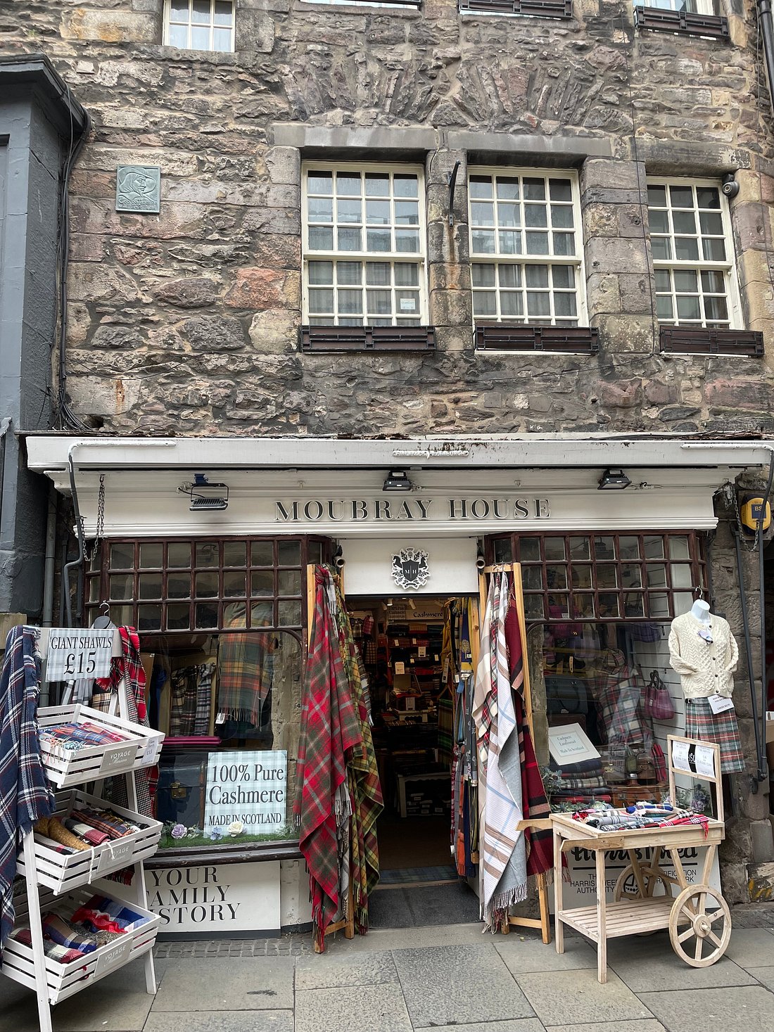 5 Best Souvenir Shops in Edinburgh - Explore keepsakes from your local visit